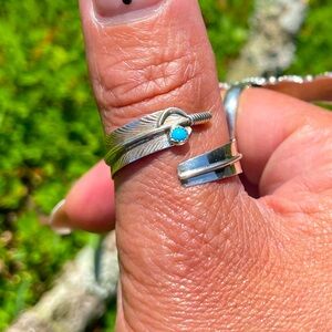 Feather Thumb Ring w/Stone
